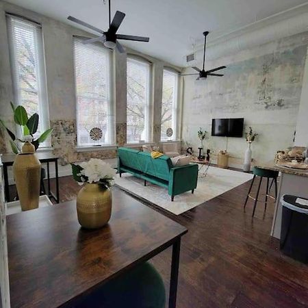 Luxury Condo “Walk To Everything” Memphis Exterior photo